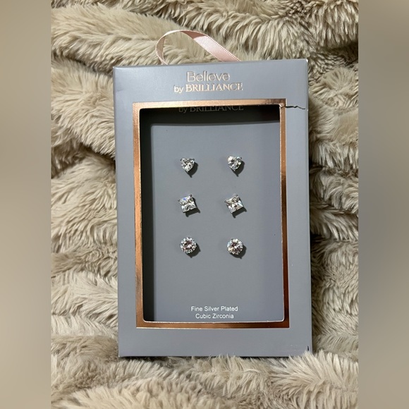 NWT FINE SILVER PLATED CUBIC ZIRCONIA HEART, ROUND, SQUARE EARRING SET - Picture 3 of 6